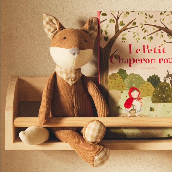 4 Zara Children’s wooden shelves - Picture 2 of 2